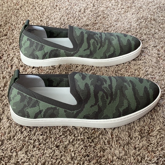 Banana Republic Recycled Knit Slip-On Sneaker in Camouflage - Picture 2 of 9